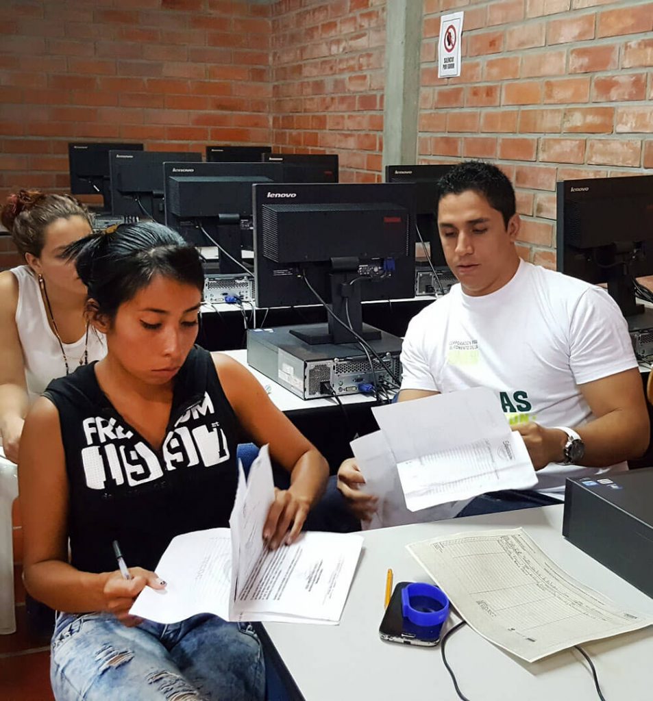 fotograf&iacute;a-beneficiarios-de-becas