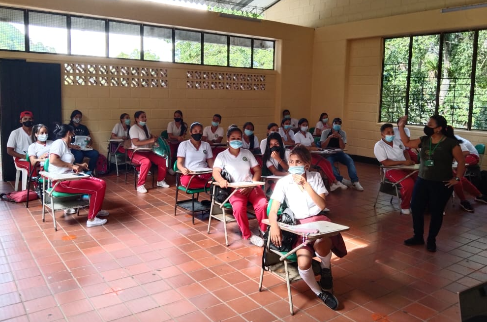 Estudiantes retornan a clases presenciales de Semestre Cero, en Puerto Valdivia. Estudiantes retornan a clases presenciales de Semestre Cero, en Puerto Valdivia.