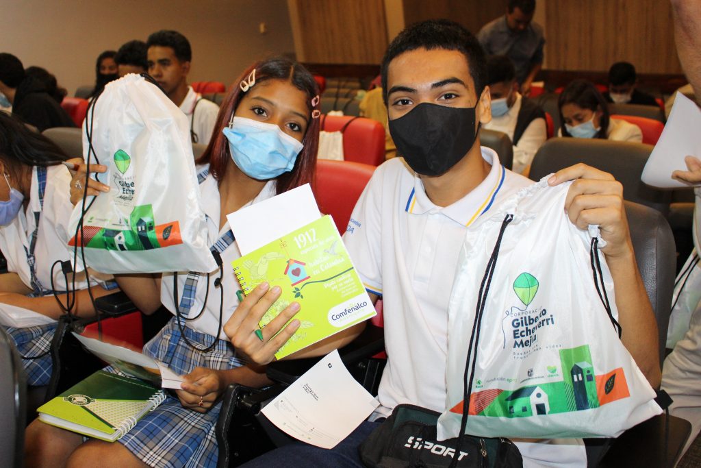 Estudiantes de La Pintada en el Lanzamiento del Programa. Estudiantes de La Pintada en el Lanzamiento del Programa.