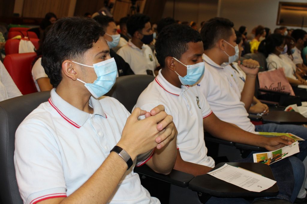 Estudiantes de La Pintada en el Lanzamiento del Programa. Estudiantes de La Pintada en el Lanzamiento del Programa.