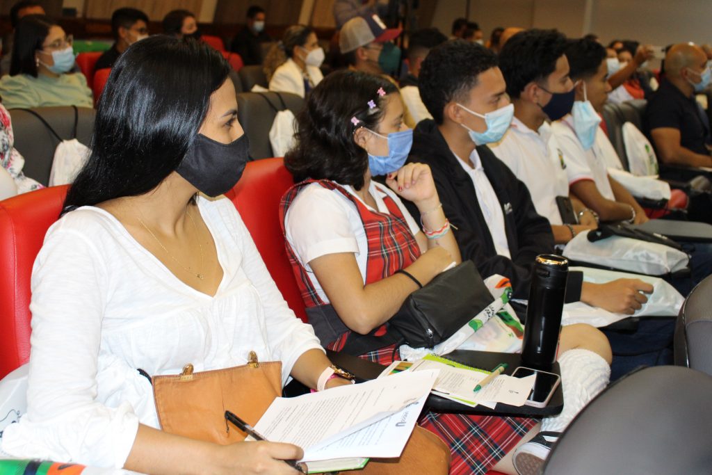 Estudiantes de La Pintada en el Lanzamiento del Programa. Estudiantes de Semestre Cero en el Lanzamiento del Programa