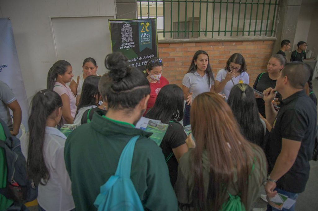 Im&aacute;genes de los distintos espacios de la Feria Universitaria.