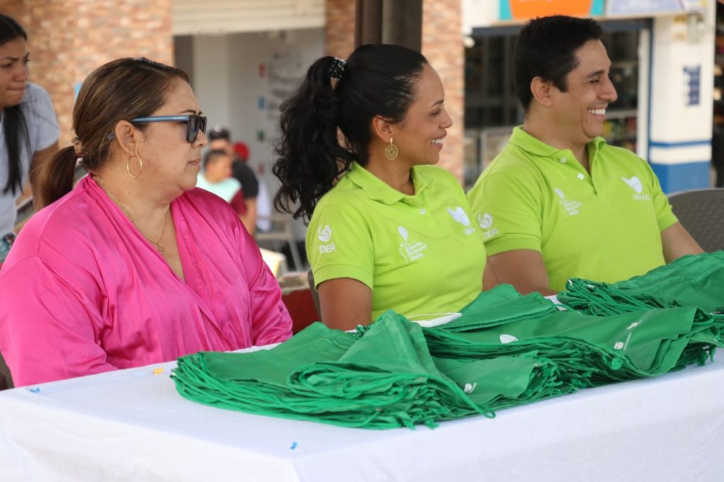 Imágenes de los actos protocolarios de entregas de becas en Necoclí y Apartadó. Imágenes de los actos protocolarios de entregas de becas en Necoclí y Apartadó.