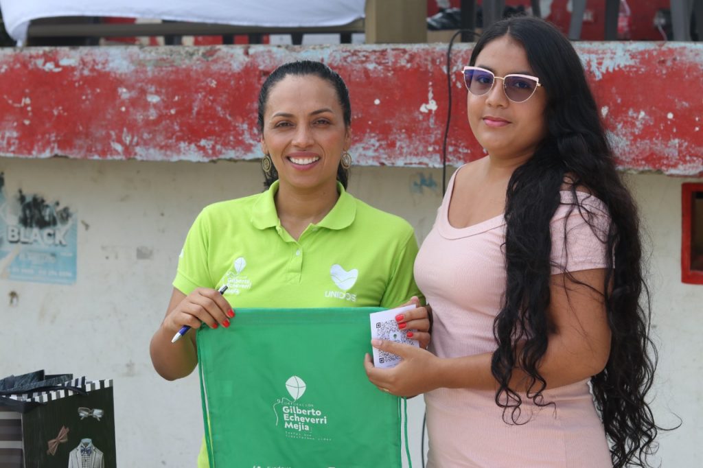 Imágenes de los actos protocolarios de entregas de becas en Necoclí y Apartadó. Imágenes de los actos protocolarios de entregas de becas en Necoclí y Apartadó.