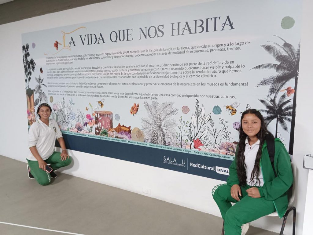 Im&aacute;genes de estudiantes en el recorrido por el campus