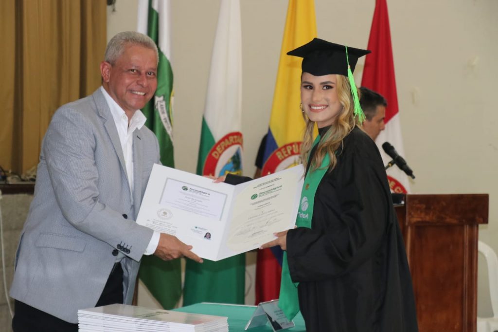 11 BENEFICIARIOS SE GRADUARON DE TRABAJO SOCIAL EN EL TECNOLÓGICO DE ANTIOQUIA Corporación Gilberto Echeverri mejía 05518ffc e445 4290 83a8 4ff3b43278ee 1024x682 - 11 BENEFICIARIOS SE GRADUARON DE TRABAJO SOCIAL EN EL TECNOLÓGICO DE ANTIOQUIA Corporación Gilberto Echeverri mejía