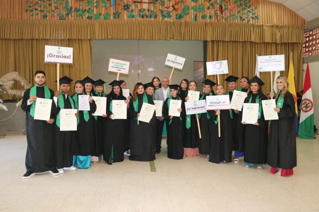 11 BENEFICIARIOS SE GRADUARON DE TRABAJO SOCIAL EN EL TECNOLÓGICO DE ANTIOQUIA Corporación Gilberto Echeverri mejía 41cb9455 38f4 41bb bd0a a7842605084b 1024x682 - 11 BENEFICIARIOS SE GRADUARON DE TRABAJO SOCIAL EN EL TECNOLÓGICO DE ANTIOQUIA Corporación Gilberto Echeverri mejía