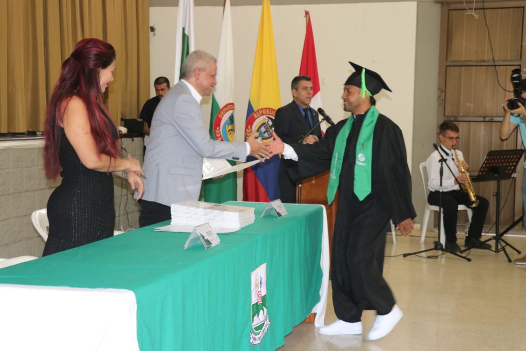 11 BENEFICIARIOS SE GRADUARON DE TRABAJO SOCIAL EN EL TECNOLÓGICO DE ANTIOQUIA Corporación Gilberto Echeverri mejía 493c8813 7dec 43de 8162 74a6665a48b1 1024x683 - 11 BENEFICIARIOS SE GRADUARON DE TRABAJO SOCIAL EN EL TECNOLÓGICO DE ANTIOQUIA Corporación Gilberto Echeverri mejía