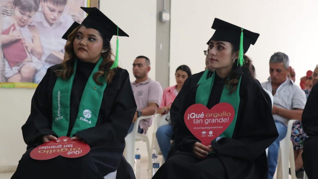 11 BENEFICIARIOS SE GRADUARON DE TRABAJO SOCIAL EN EL TECNOLÓGICO DE ANTIOQUIA Corporación Gilberto Echeverri mejía 525090e4 8472 4377 b4fc c752e9d58446 1024x576 - 11 BENEFICIARIOS SE GRADUARON DE TRABAJO SOCIAL EN EL TECNOLÓGICO DE ANTIOQUIA Corporación Gilberto Echeverri mejía